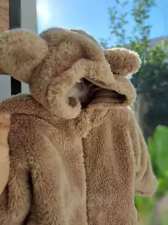 Campera camel peludita c capucha osito -.CHEEKY. 3 a 6 meses. - comprar online