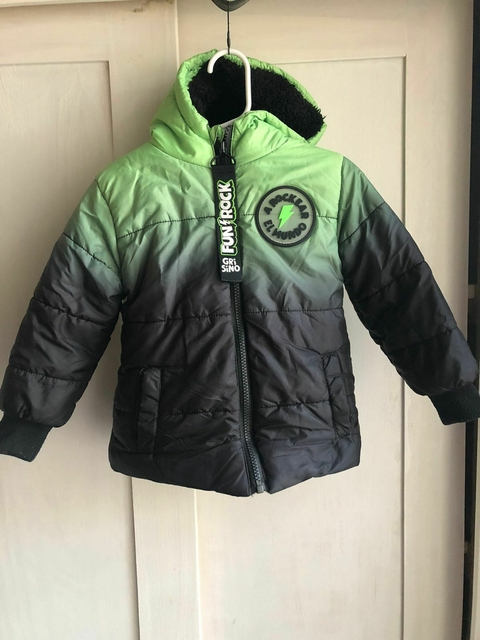 Campera con capucha en degrade. GRISINO. 2 años. La capucha tiene corderito.