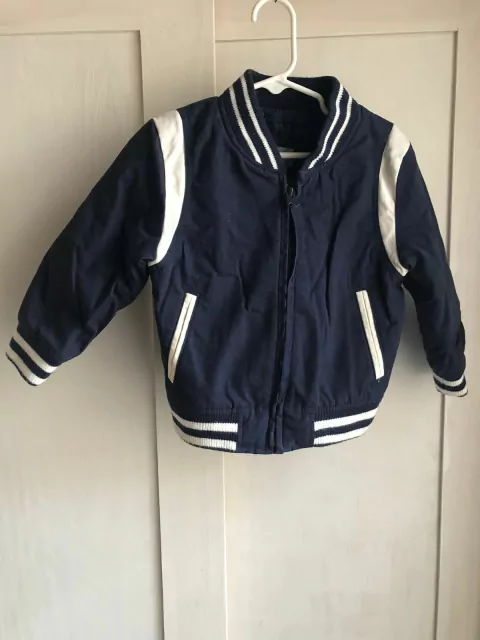 Campera con líneas blancas. GAP.. 2 años.