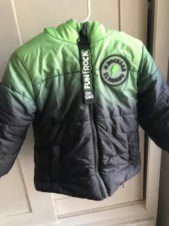 Campera con capucha en degrade. GRISINO. 2 años. La capucha tiene corderito. - comprar online