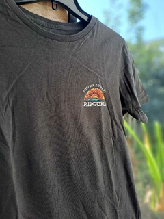 Remera MC gris letras blancas y sol - RIP CURL - Talle 16 años - comprar online