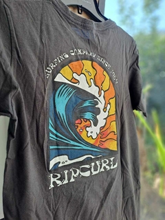 Remera MC gris letras blancas y sol - RIP CURL - Talle 16 años - Lo Canto • Moda Circular