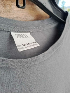 13/14A | Outlet- Remera gris MC - ZARA - Talle 13-14 años - comprar online