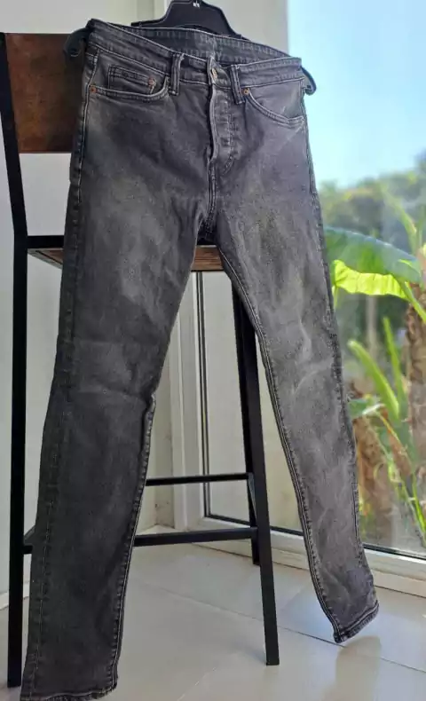 Jean gris, abotonado, skinny - H&M - Talle 30