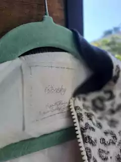 2A | Buzo plush animal print en gris y crema - CHEEKY - Talle 2 años en internet