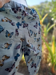 Pantalón celeste c mariposas - H&M - Talle 6a9 meses en internet