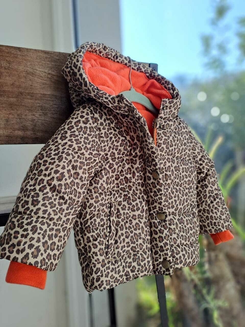 Campera impermeable animal print c polar naranja interno - CARTERS - Talle 12 meses