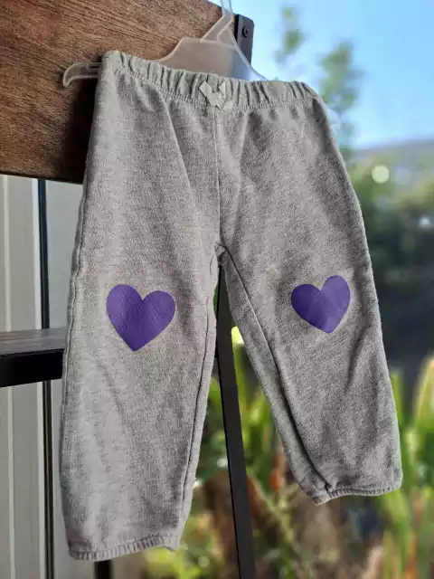 Pantalon gris c corazones violetas - CARTERS - Talle: 12 meses