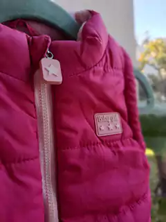 Campera Chaleco impermeable fucsia, polar rosa interno-URB baby- Talle 24 meses - comprar online