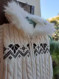 12/24M | Chaleco tejido crudo guarda azul, c cierre y capucha c pelo - GYMBOREE - Talle 12-24 meses - Lo Canto • Moda Circular