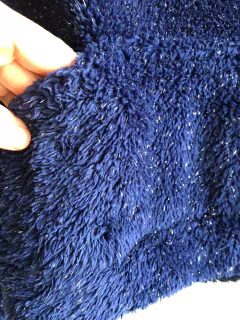 NUEVO- Sweater azul peludito con capucha. Tiene brillitos. 4 años. en internet
