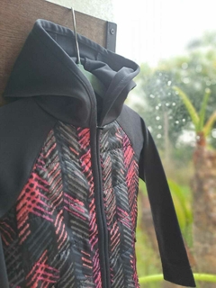 2A | Campera gris c rayas diagonales en gris y rosa, capucha, elastizada, bolsillo c cierre - OSHKOSH - Talle 2 años en internet