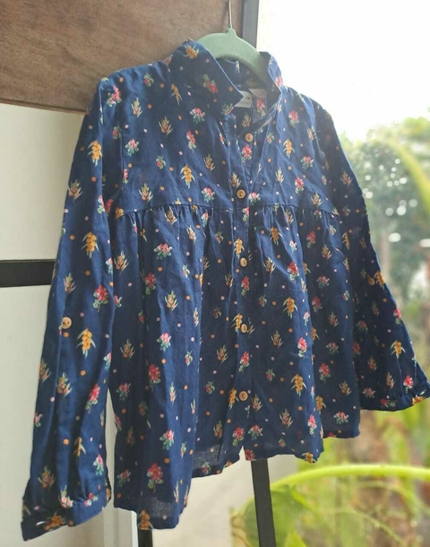 Camisa ML azul c florcitas en rosa y amarillo - ZARA - Talle 3-4 años