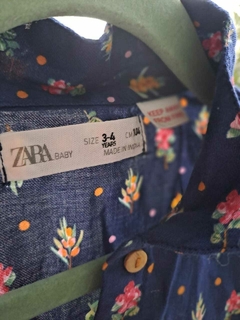 Camisa ML azul c florcitas en rosa y amarillo - ZARA - Talle 3-4 años - comprar online