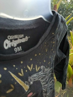9M | Remera ML gris oscuro c unicornio en bco y dorado - OSHKOSH - Talle 9 meses - comprar online