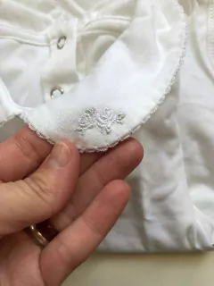 Body blanco ML con cuellito bordado. CHEEKY. 3 meses. - comprar online