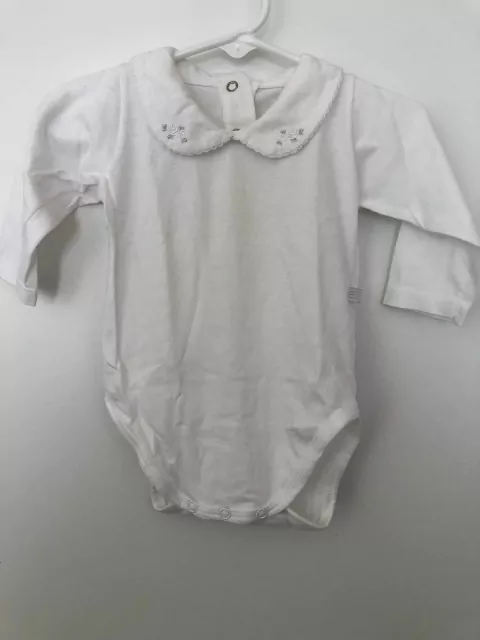 Body blanco ML con cuellito bordado. CHEEKY. 3 meses.