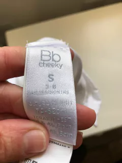 Body blanco ML con cuellito bordado. CHEEKY. 3 meses. en internet