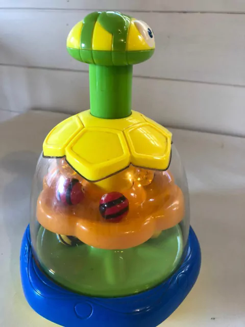Juguete- Tortuga que se presiona y gira lo de adentro.