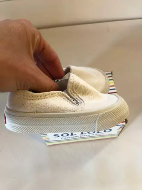 T19 | Zapatillas blancas tipo panchas. SOL LOLO. Talle 19,