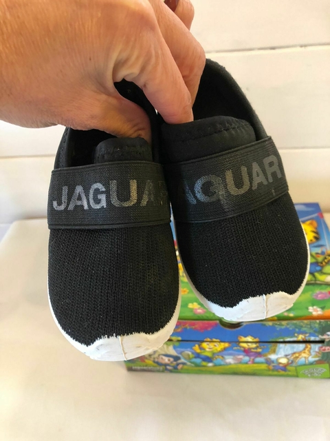 Zapatillas negras sin cordón. JAGUAR KIDS. Talle 21.