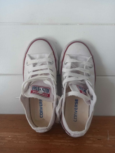 Zapatillas blancas CONVERSE. Talle 27. Ver etiqueta con medidas.
