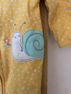 Pijama amarillo con caracol de algodón. CARTERS. 9 meses. en internet