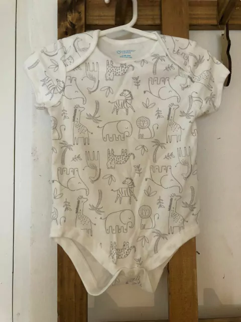 Body MC blanco con animales. PRIMARK. 12 meses.