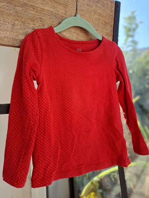 Remera roja ML c motas blancas - H&M- Talle: 2-4 años