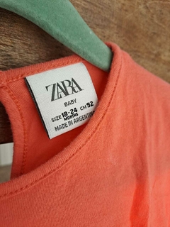 Remera naranja MC c aplique de corazon -ZARA- Talle 18a24 meses en internet