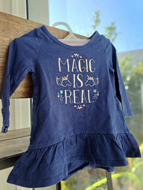 Vestido ML azul volados abajo, letras blancas- OSHKOSH - Talle 9 meses