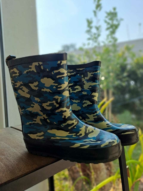 Botas de goma camufladas azul y amarillo c corderito interno - Talle 29