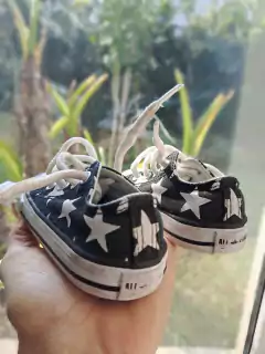 Zapatillas negra y blanca c estrellas -CONVERSE- Talle 20 en internet