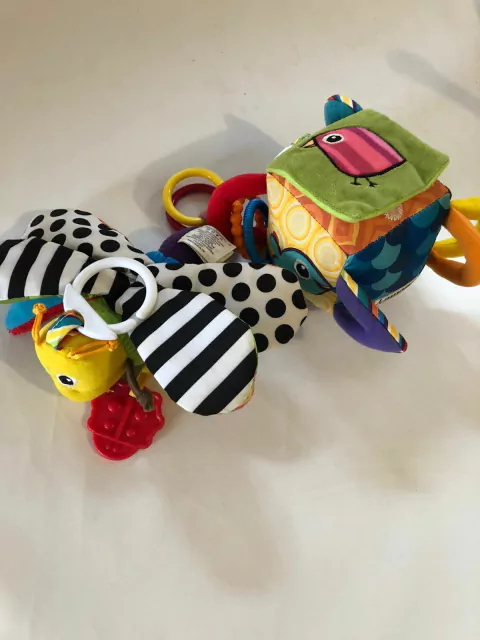 JUGUETE- Libélula de tela y cubo sensorial para bebe. Lamaze.
