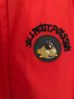 Campera impermeable roja forrada adentro. 3 años. en internet