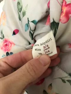 Campera verde agua con flores y capucha. ZARA. 3/4 años. en internet