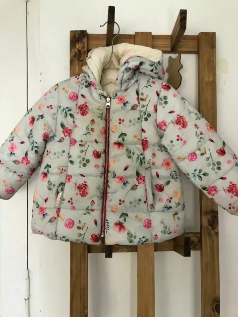 Campera verde agua con flores y capucha. ZARA. 3/4 años.