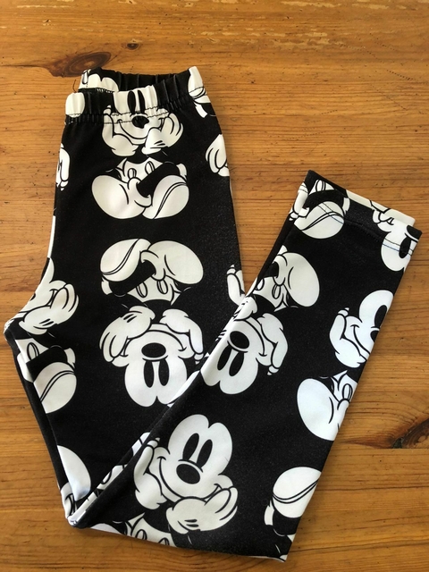 Outlet- Calza negra con Mickey. Talle 6.