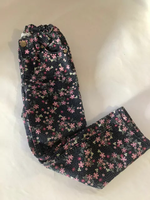 Outlet- Pantalón con flores. HYM. 2/3 años. Con elástico regulable. Desgaste de la estampa, no de la tela.