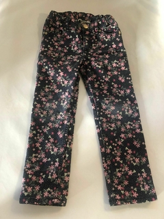 Outlet- Pantalón con flores. HYM. 2/3 años. Con elástico regulable. Desgaste de la estampa, no de la tela. - comprar online