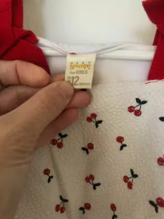 Vestido blanco con cerezas y moños. JAMP. 12 meses. en internet