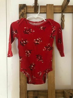 Body rojo ML con flores. CARTERS. 12 meses. en internet