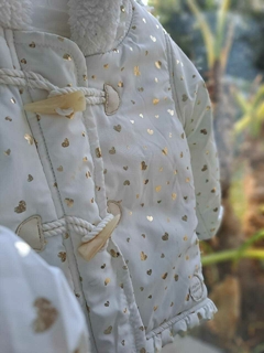 Campera blanca c corazones dorados, corderito interno-MIMO-Talle: XL(12 meses) - comprar online