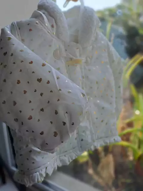 Campera blanca c corazones dorados, corderito interno-MIMO-Talle: XL(12 meses)