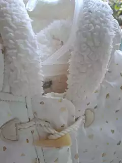 Campera blanca c corazones dorados, corderito interno-MIMO-Talle: XL(12 meses) en internet