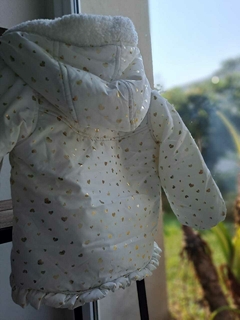 Imagen de Campera blanca c corazones dorados, corderito interno-MIMO-Talle: XL(12 meses)