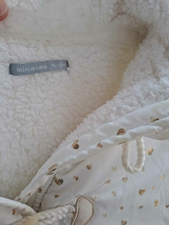 Campera blanca c corazones dorados, corderito interno-MIMO-Talle: XL(12 meses) - Lo Canto • Moda Circular