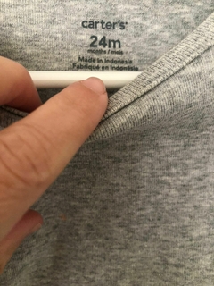 Remera gris con volado. CARTERS. 24 meses. Manchita mini. Algodón super suave. - comprar online