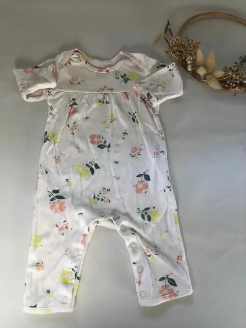 3M | Enterito de algodón blanco con flores. CARTERS. 3 meses.