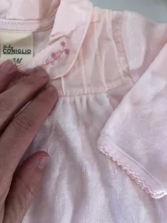 3M | Enterito de algodón rosa con cuellito. CONIGLIO. 3 meses. en internet